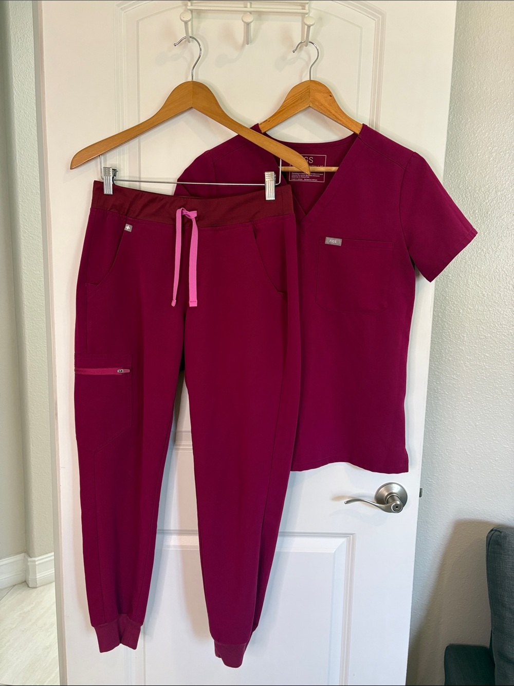 Figs Dark Magenta Scrub Set Catarina Top XS and Zamora Jogger Bottoms Size S/P